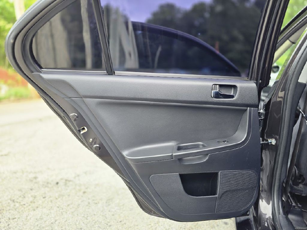2014 Mitsubishi Lancer Image 38