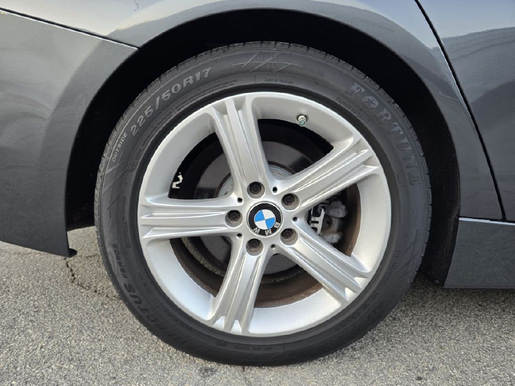 2015 BMW 3 Series Image 16