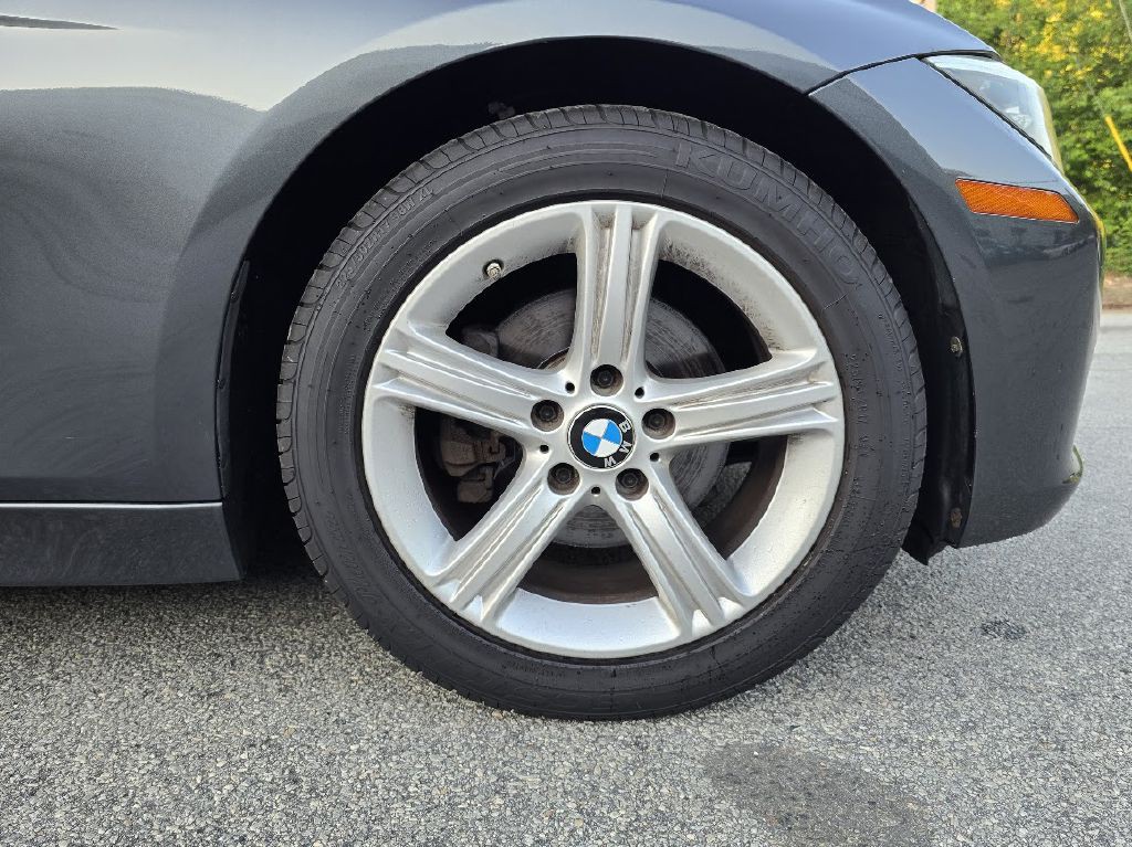 2015 BMW 3 Series Image 17