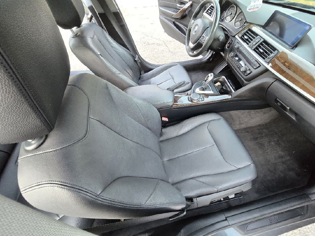 2015 BMW 3 Series Image 19