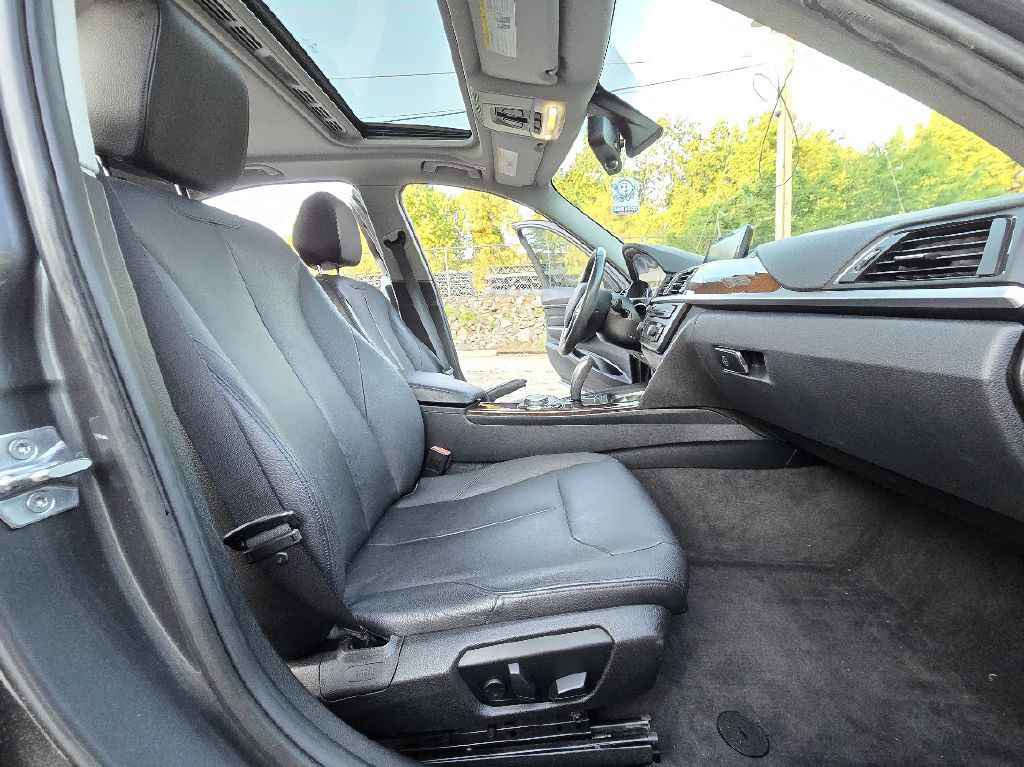 2015 BMW 3 Series Image 20