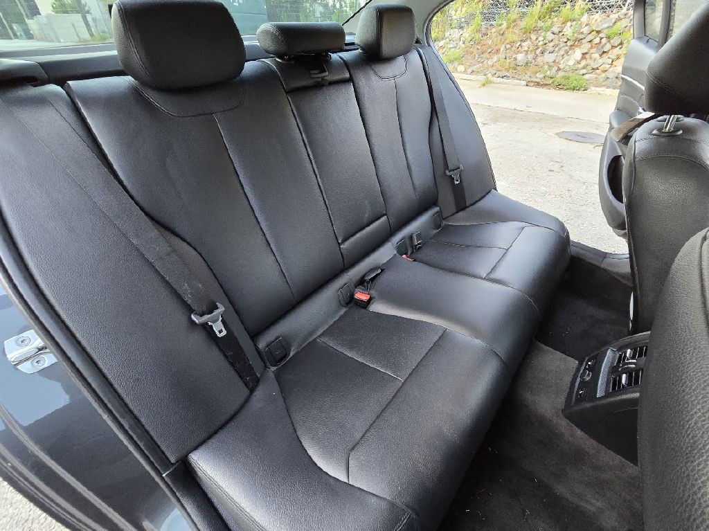 2015 BMW 3 Series Image 21