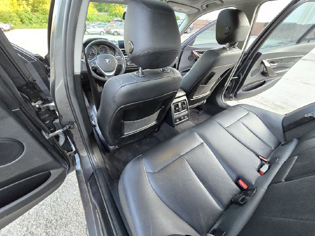 2015 BMW 3 Series Image 23