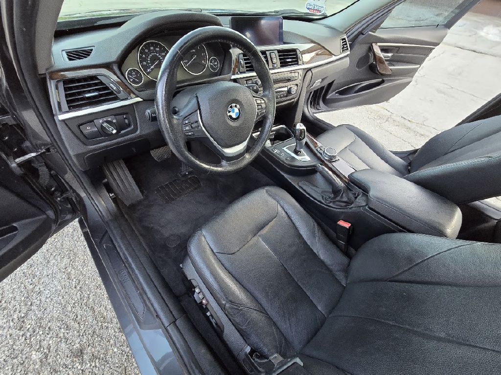2015 BMW 3 Series Image 24