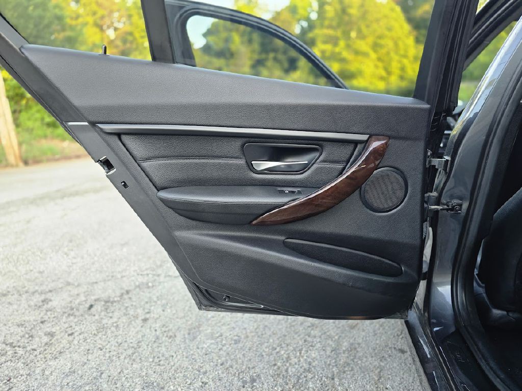 2015 BMW 3 Series Image 27