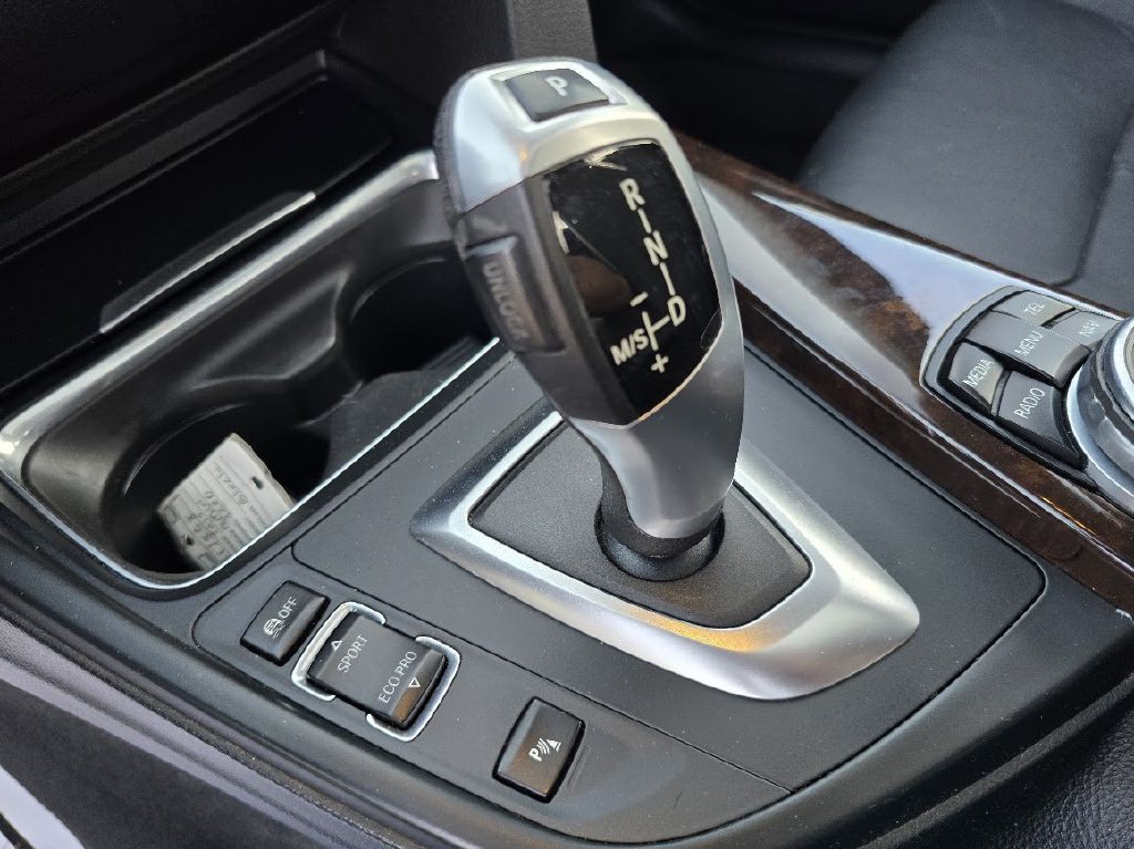 2015 BMW 3 Series Image 30