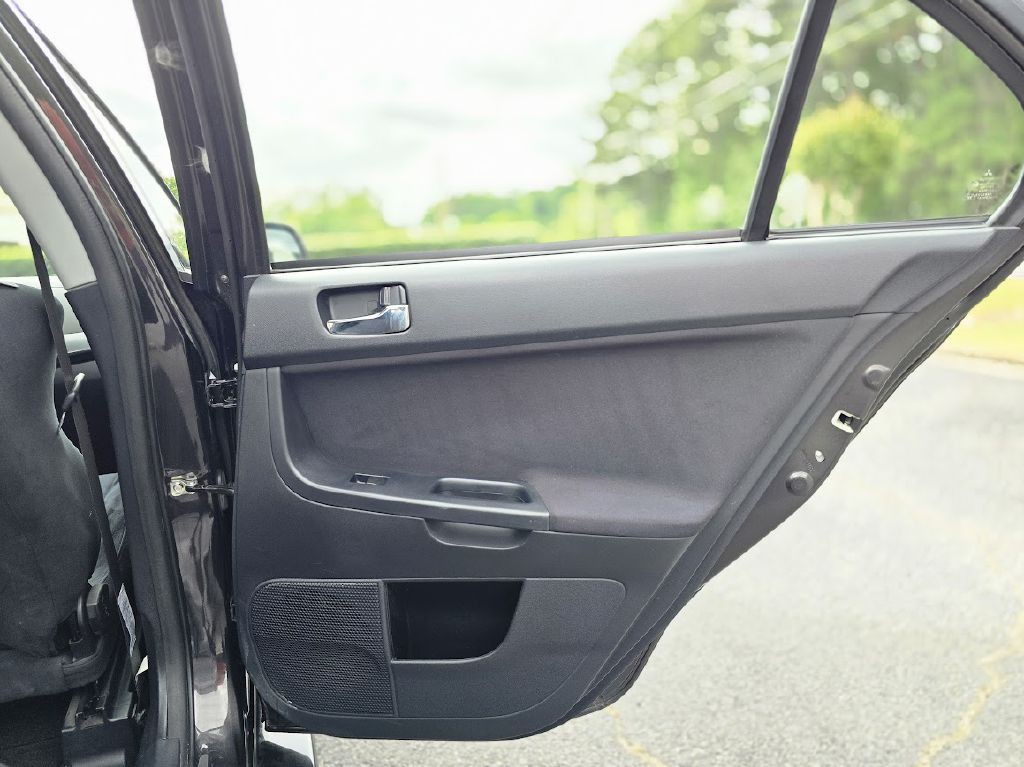 2010 Mitsubishi Lancer Image 32