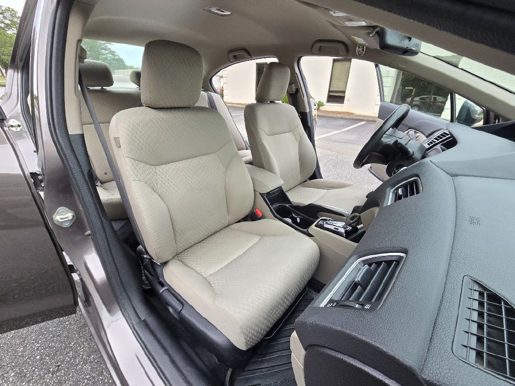 2015 Honda Civic Image 18
