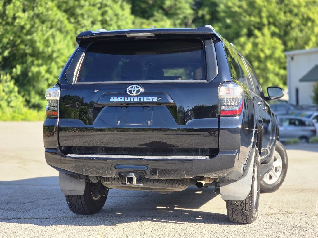 2016 Toyota 4Runner Image 2