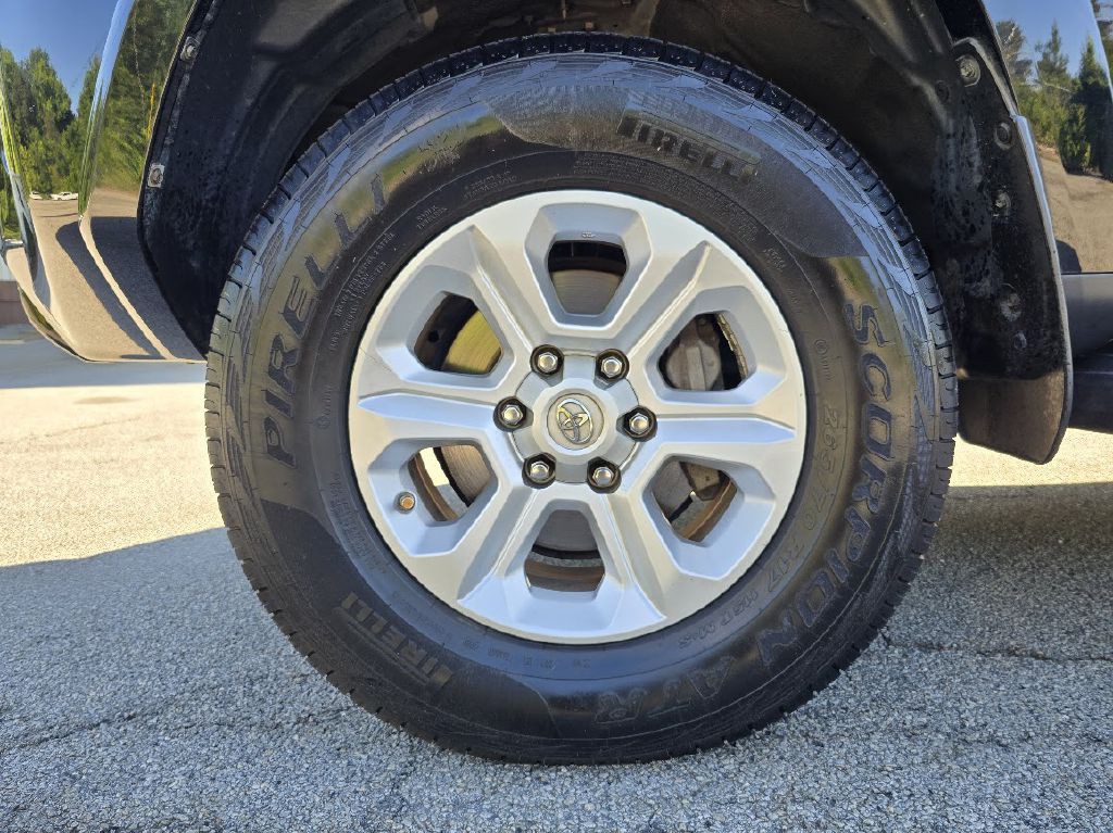 2016 Toyota 4Runner Image 10