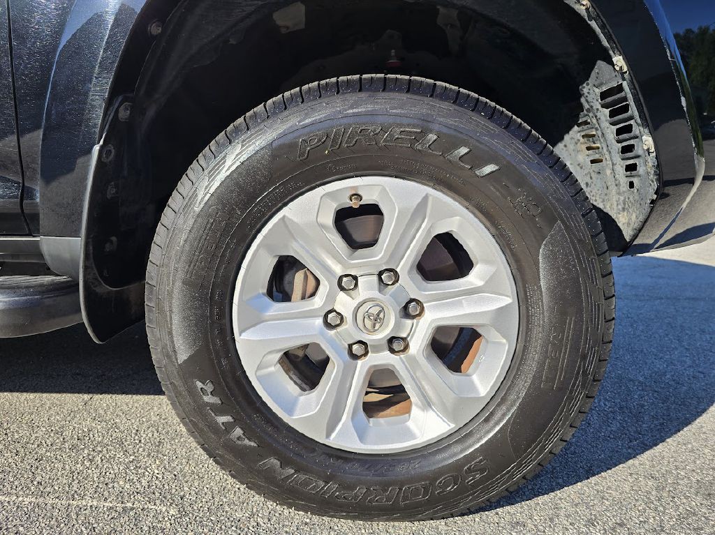 2016 Toyota 4Runner Image 16