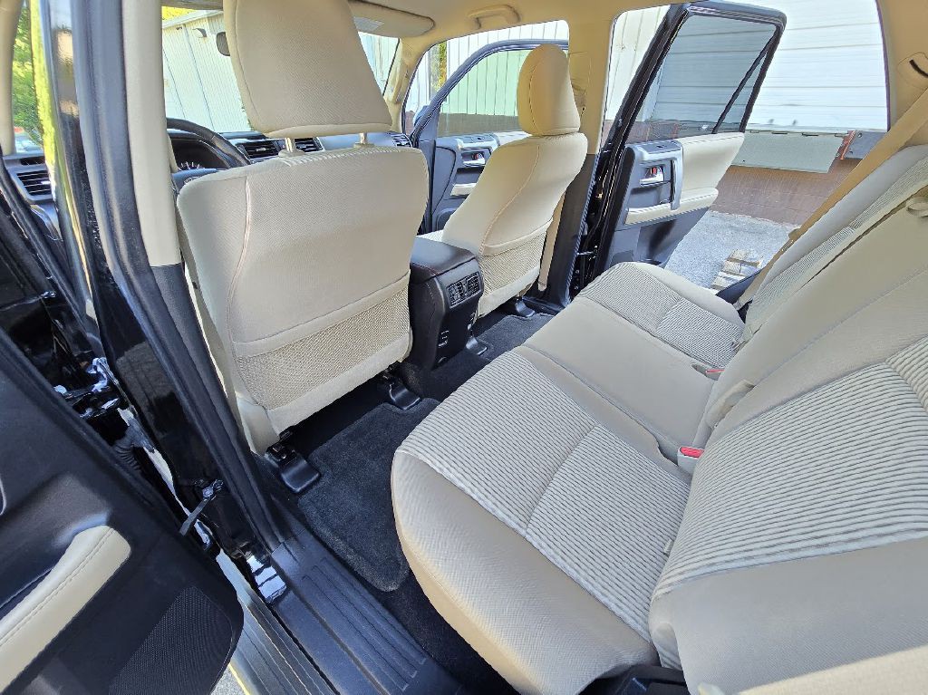 2016 Toyota 4Runner Image 26