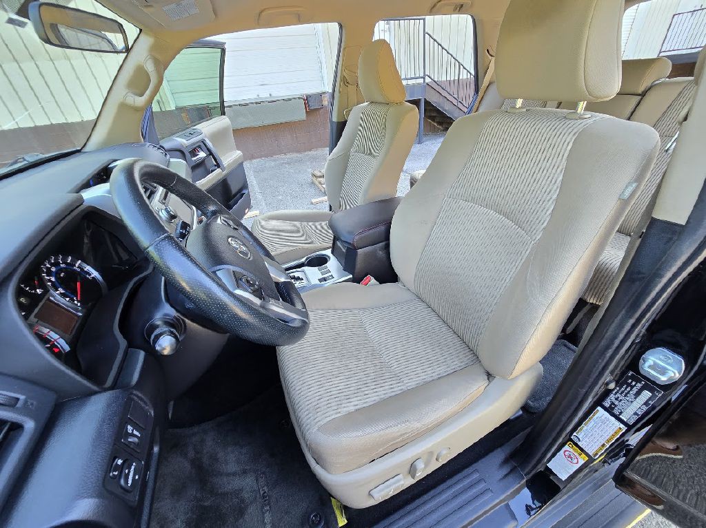 2016 Toyota 4Runner Image 28