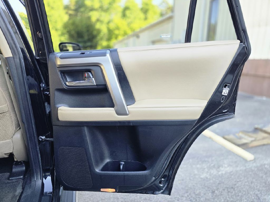 2016 Toyota 4Runner Image 30