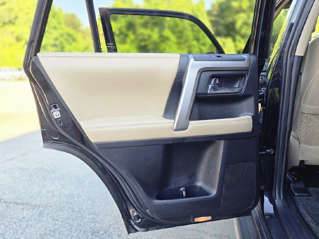 2016 Toyota 4Runner Image 31