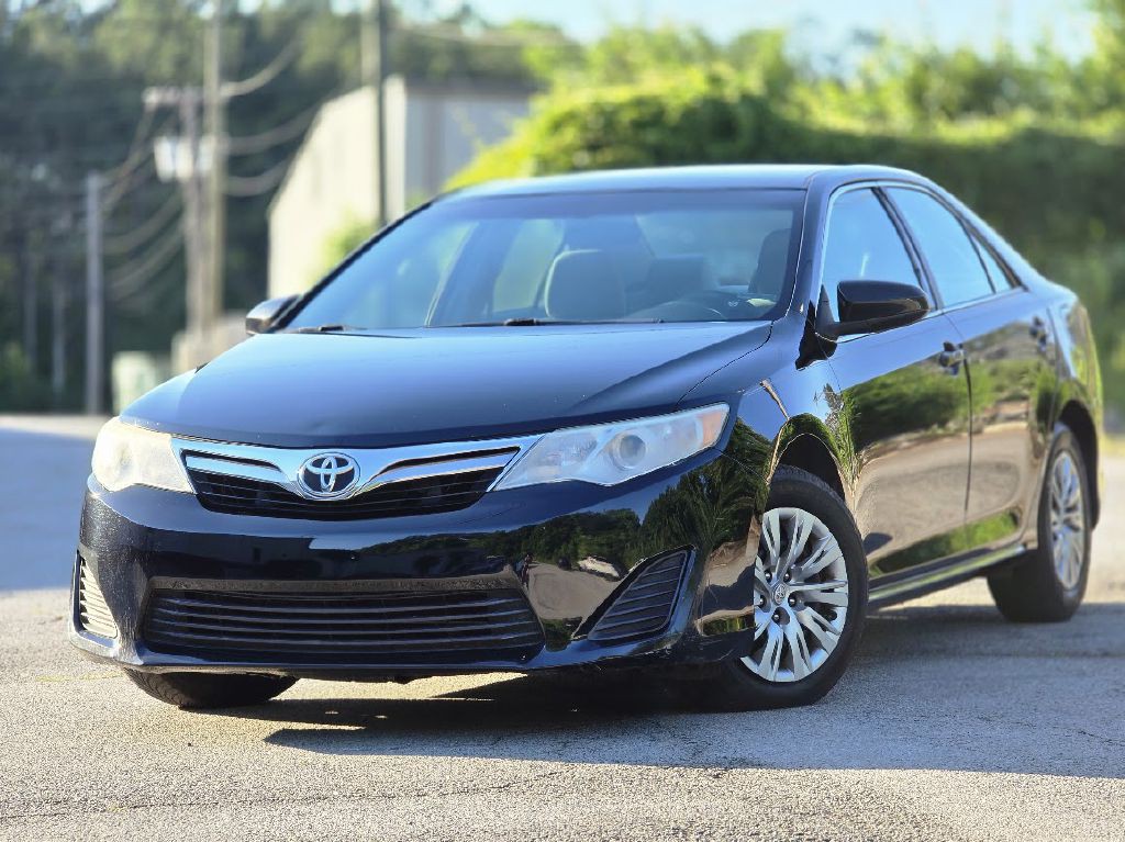 2013 Toyota Camry Image 1