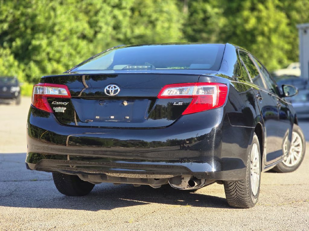 2013 Toyota Camry Image 2