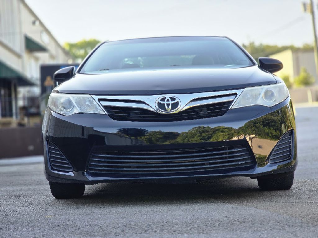 2013 Toyota Camry Image 9