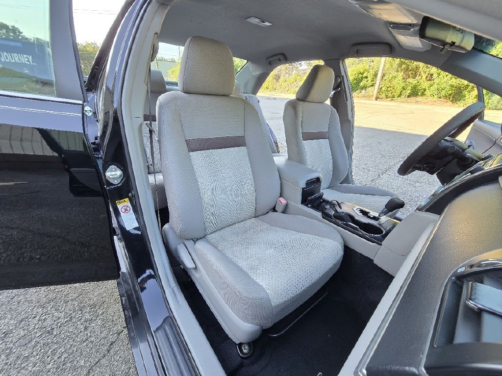 2013 Toyota Camry Image 10