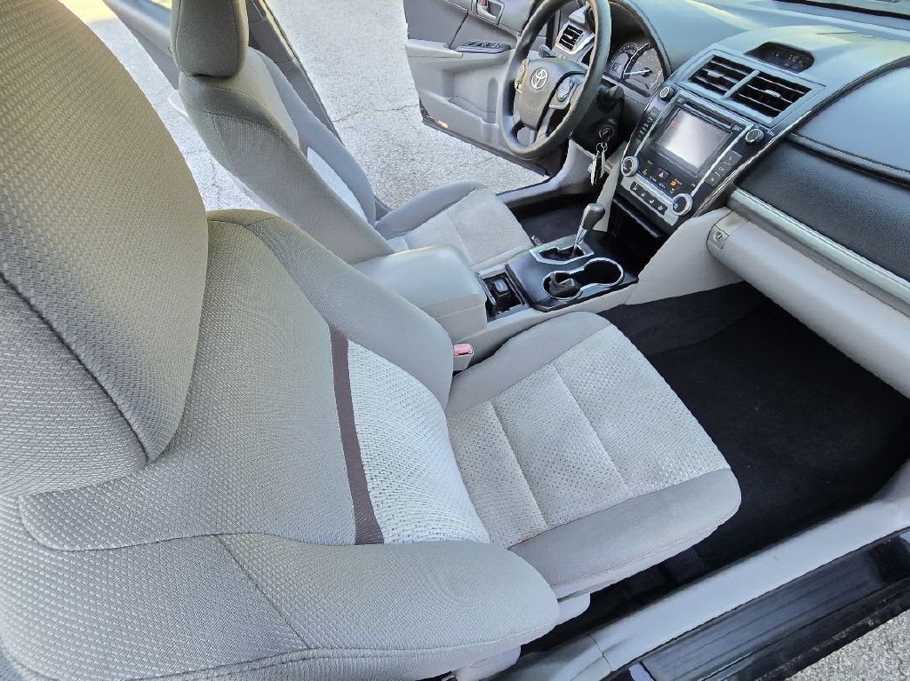 2013 Toyota Camry Image 11