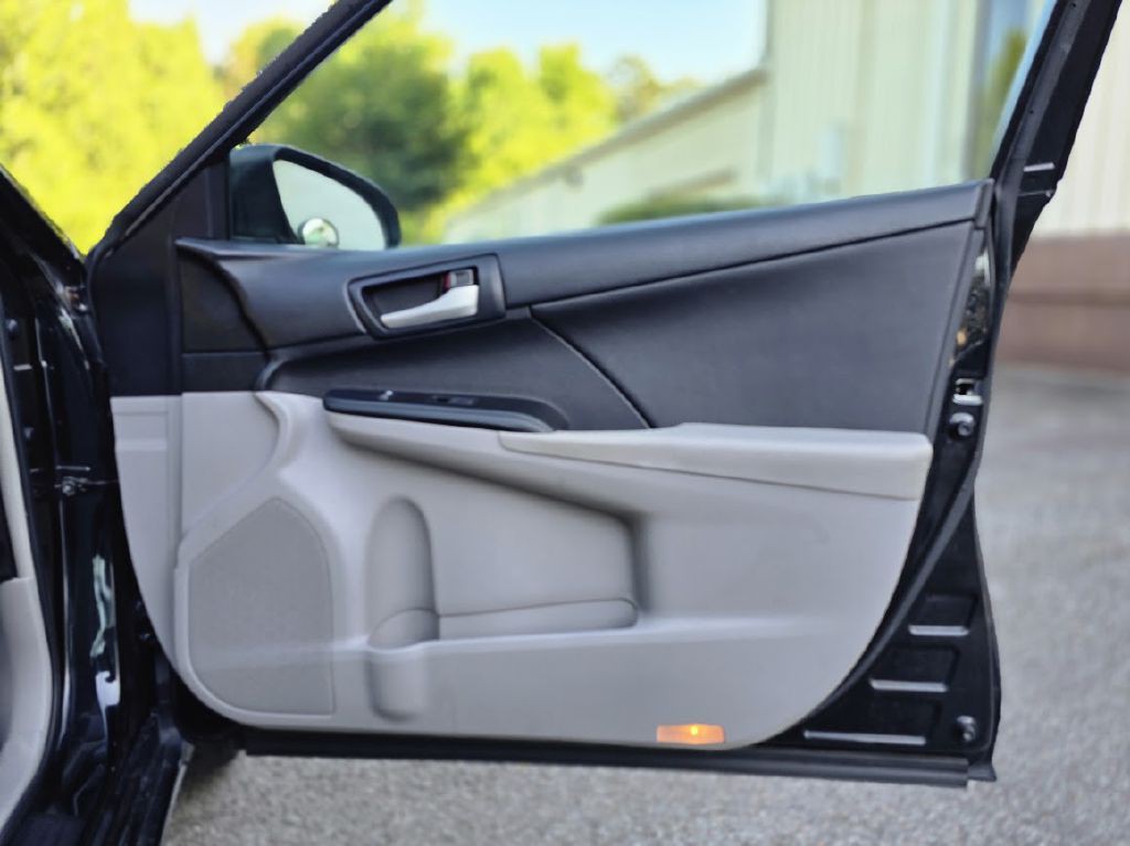 2013 Toyota Camry Image 12
