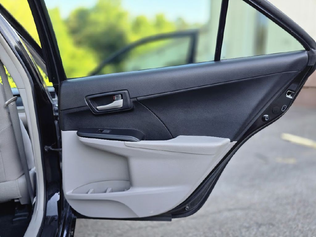 2013 Toyota Camry Image 13