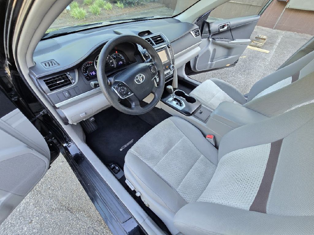 2013 Toyota Camry Image 16