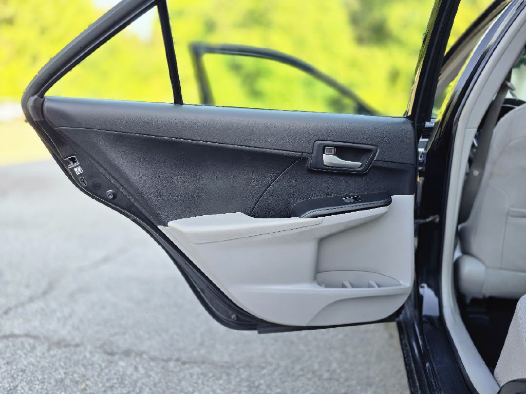 2013 Toyota Camry Image 18