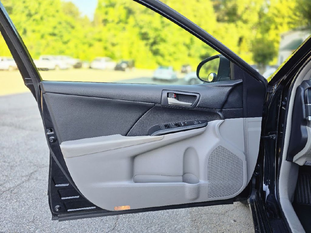 2013 Toyota Camry Image 19