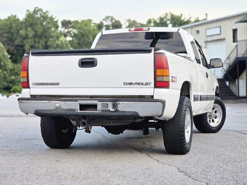 2000 Chevrolet Silverado 1500 Image 2