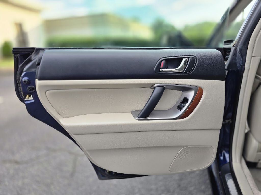 2005 Subaru Legacy Image 35