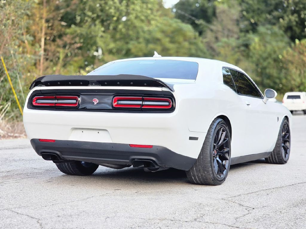 2016 Dodge Challenger Image 11