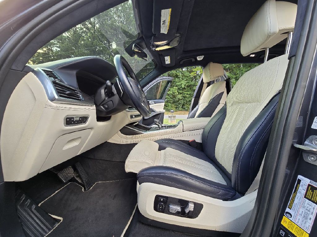 2019 BMW X7 Image 16
