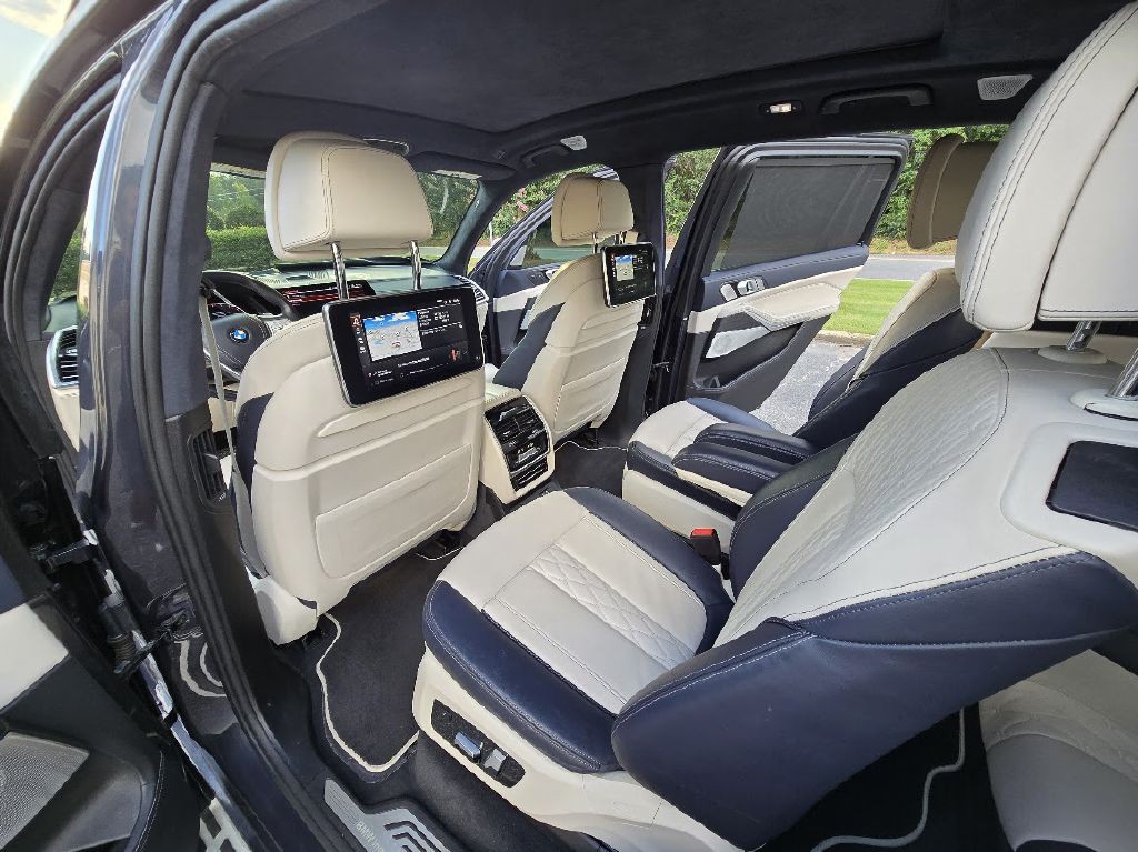 2019 BMW X7 Image 17
