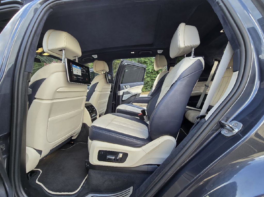2019 BMW X7 Image 19