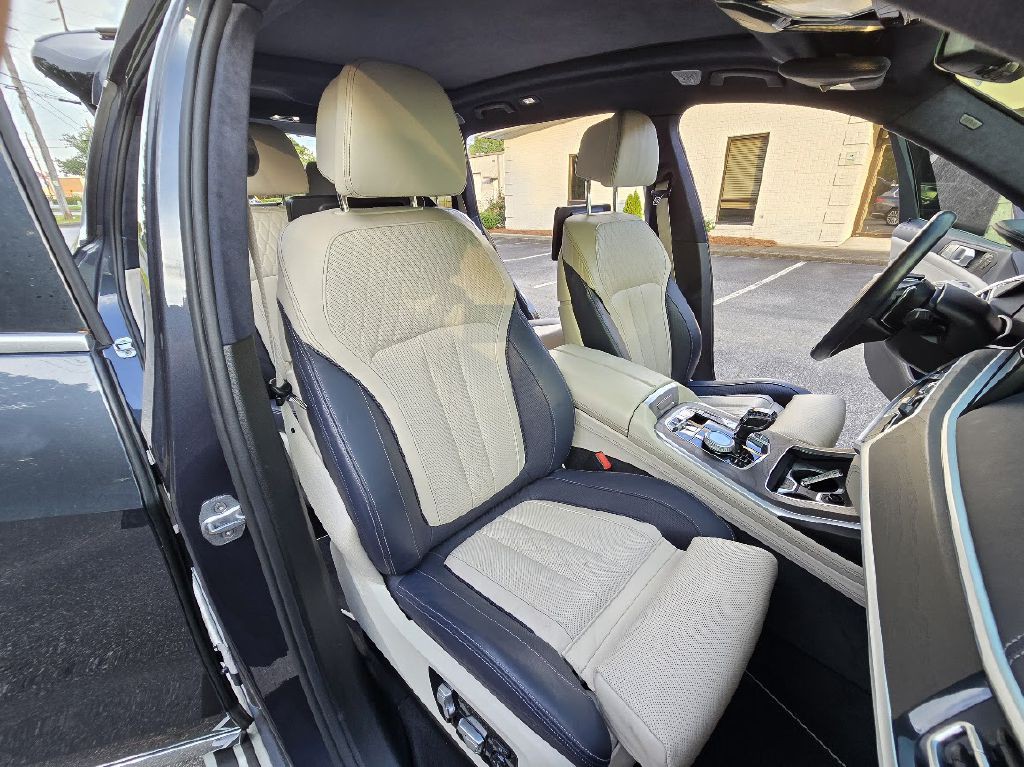 2019 BMW X7 Image 27