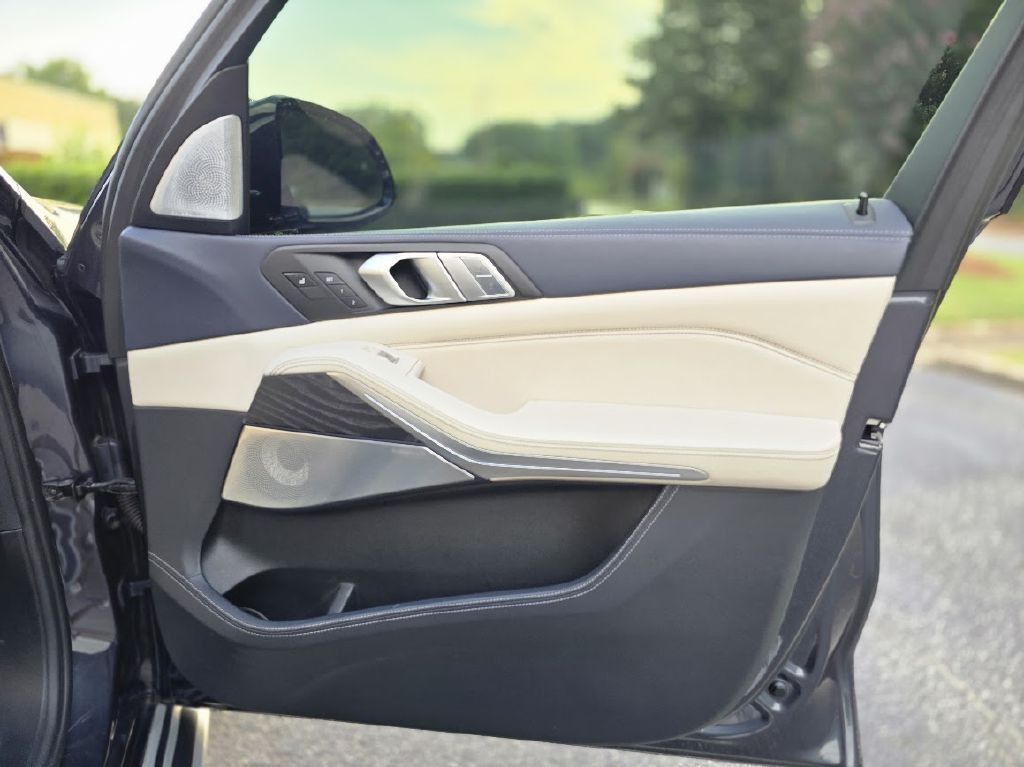 2019 BMW X7 Image 28