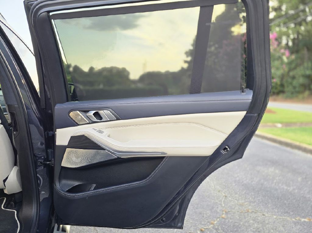 2019 BMW X7 Image 29