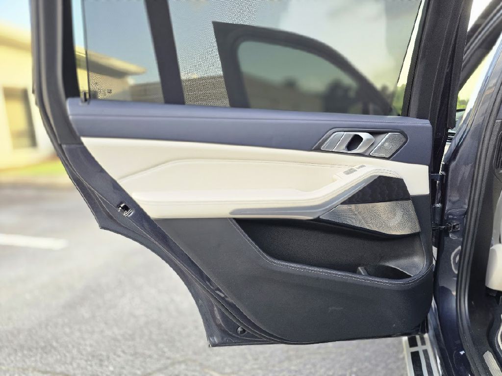 2019 BMW X7 Image 31