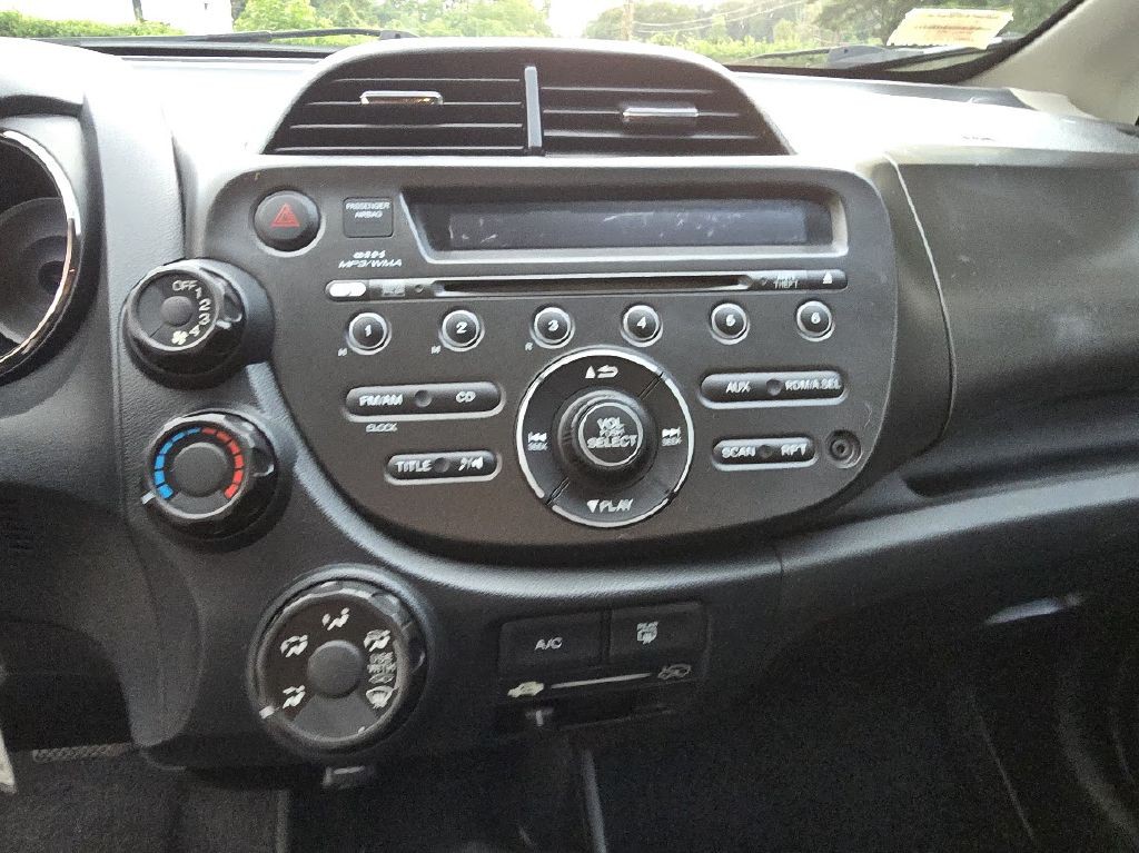 2013 Honda Fit Image 28