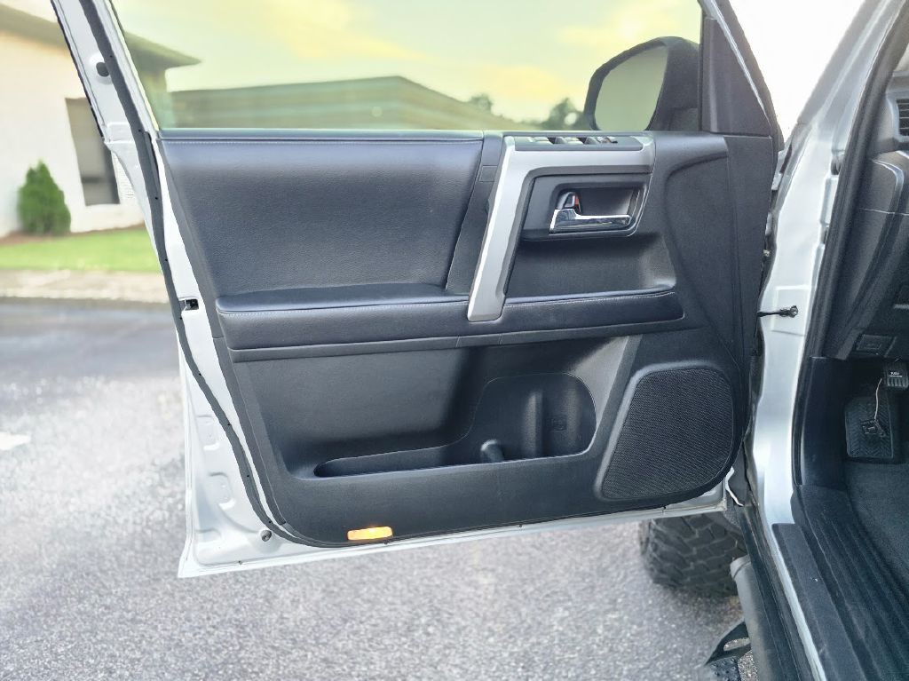 2018 Toyota 4Runner Image 25