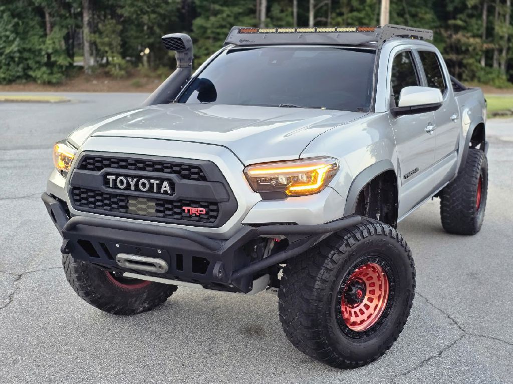 2018 Toyota Tacoma Image 2