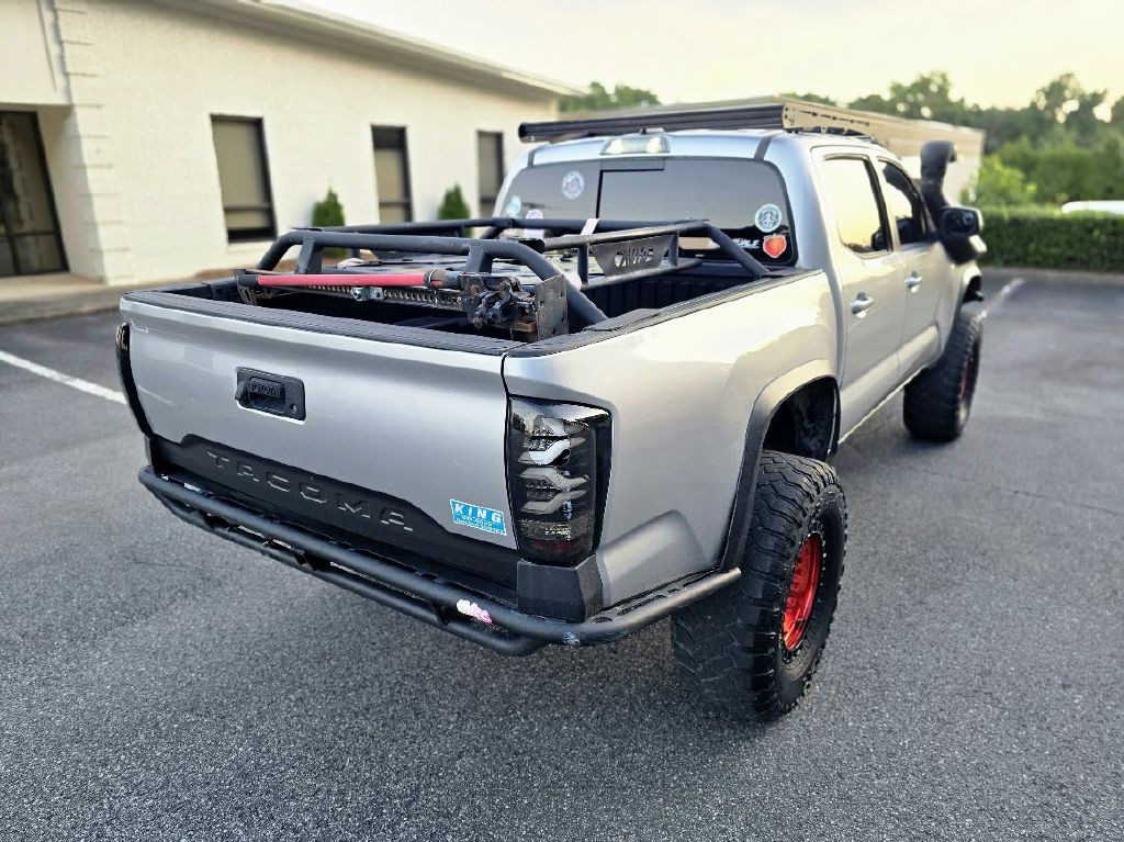 2018 Toyota Tacoma Image 9