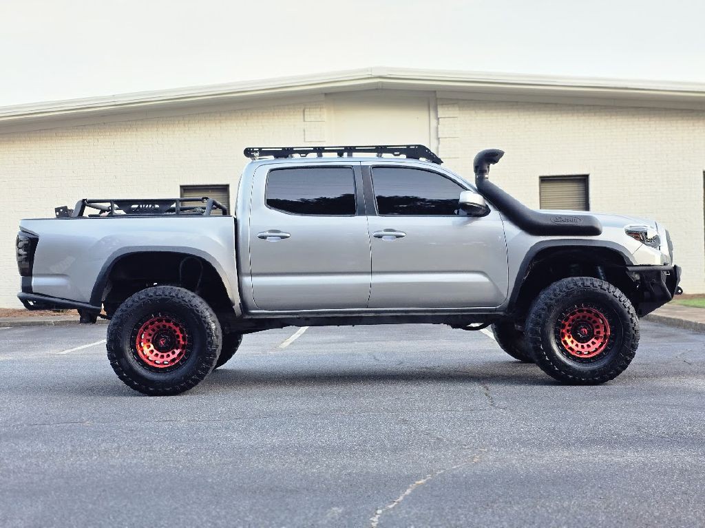 2018 Toyota Tacoma Image 10