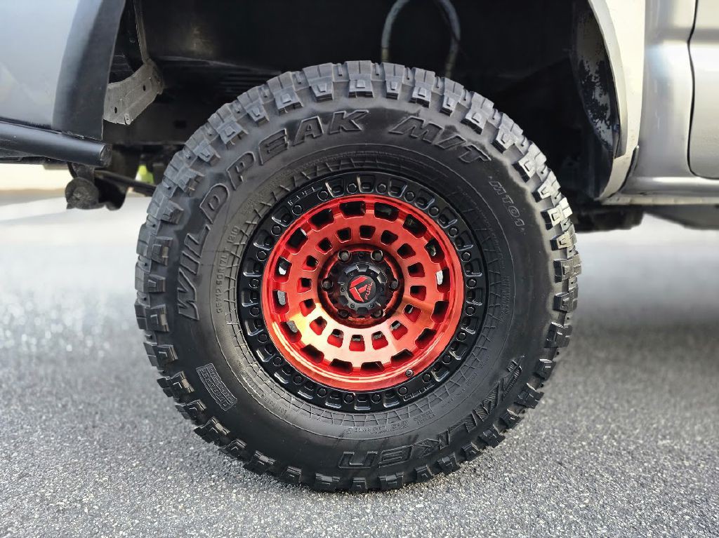 2018 Toyota Tacoma Image 16