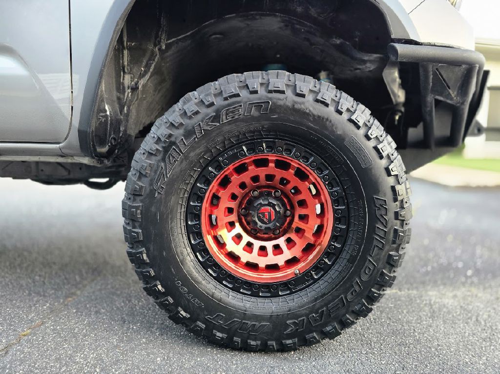 2018 Toyota Tacoma Image 17