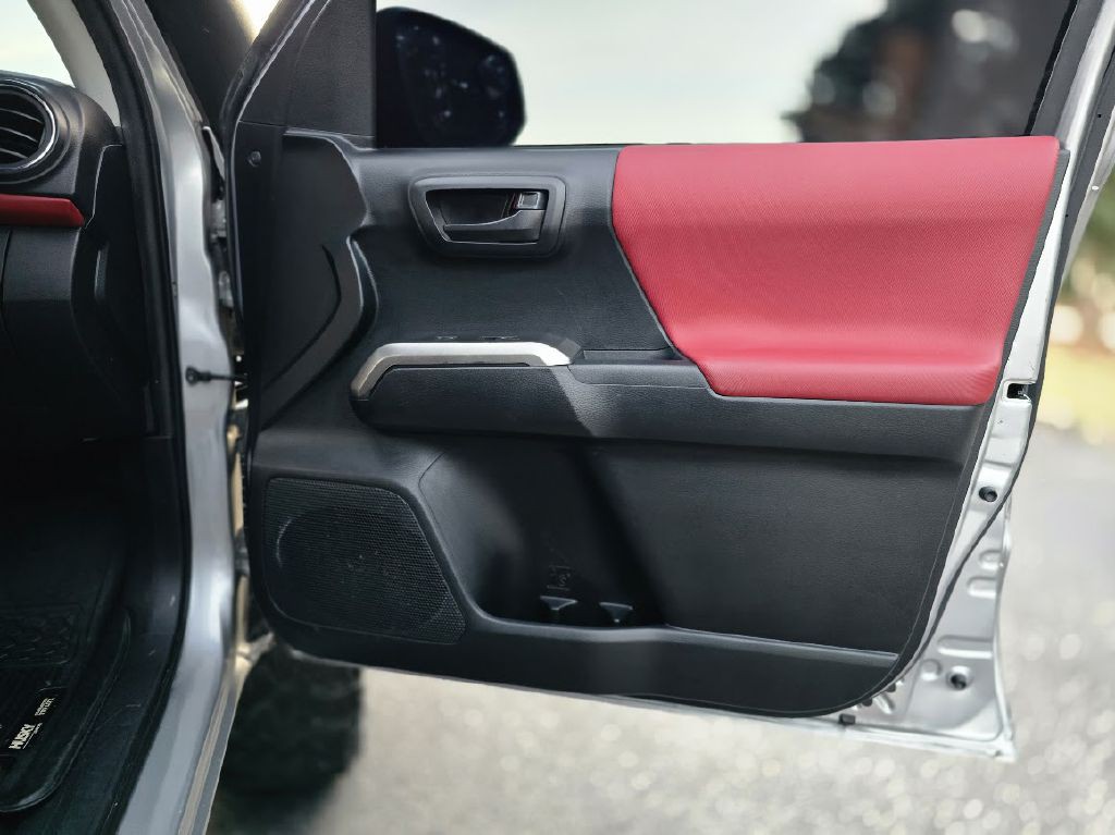 2018 Toyota Tacoma Image 33