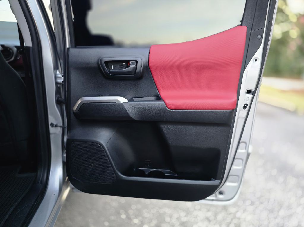 2018 Toyota Tacoma Image 34