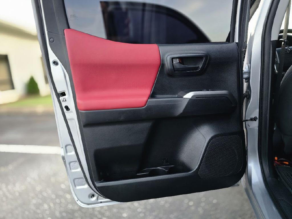 2018 Toyota Tacoma Image 35