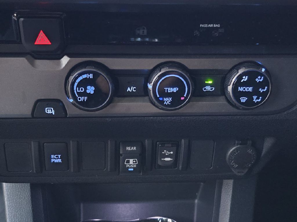 2018 Toyota Tacoma Image 40